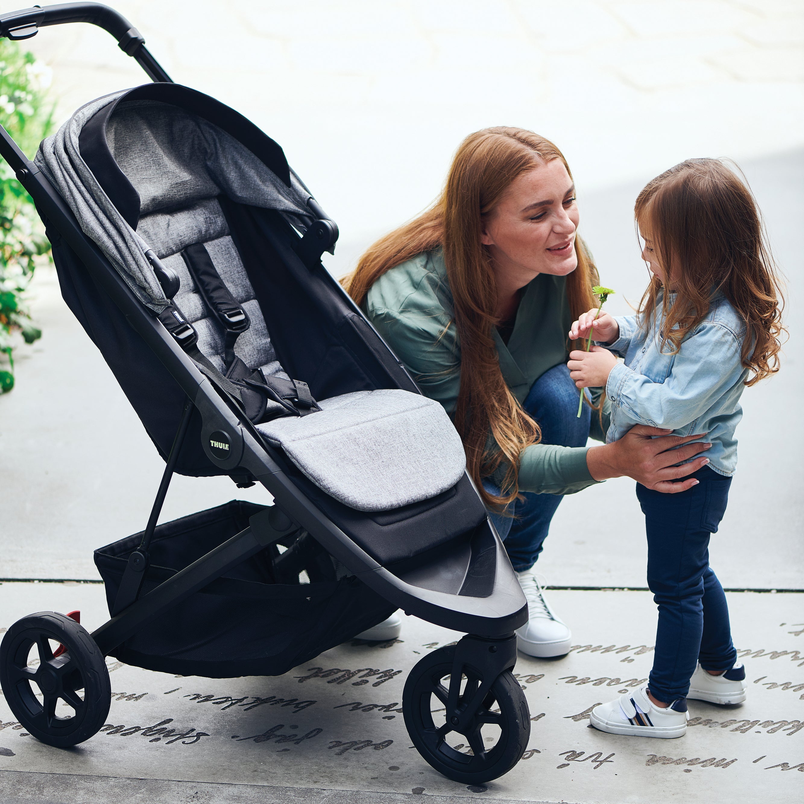Thule Spring Stroller in Blue – Lightweight and Compact Baby Travel Solution