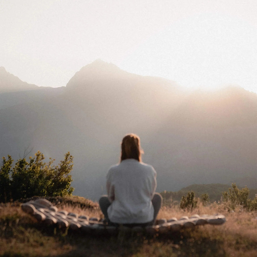 Klymit Static V Sleeping Pad Recon Regular - Lightweight Inflatable Camping Mattress with V-Shaped Body Mapping