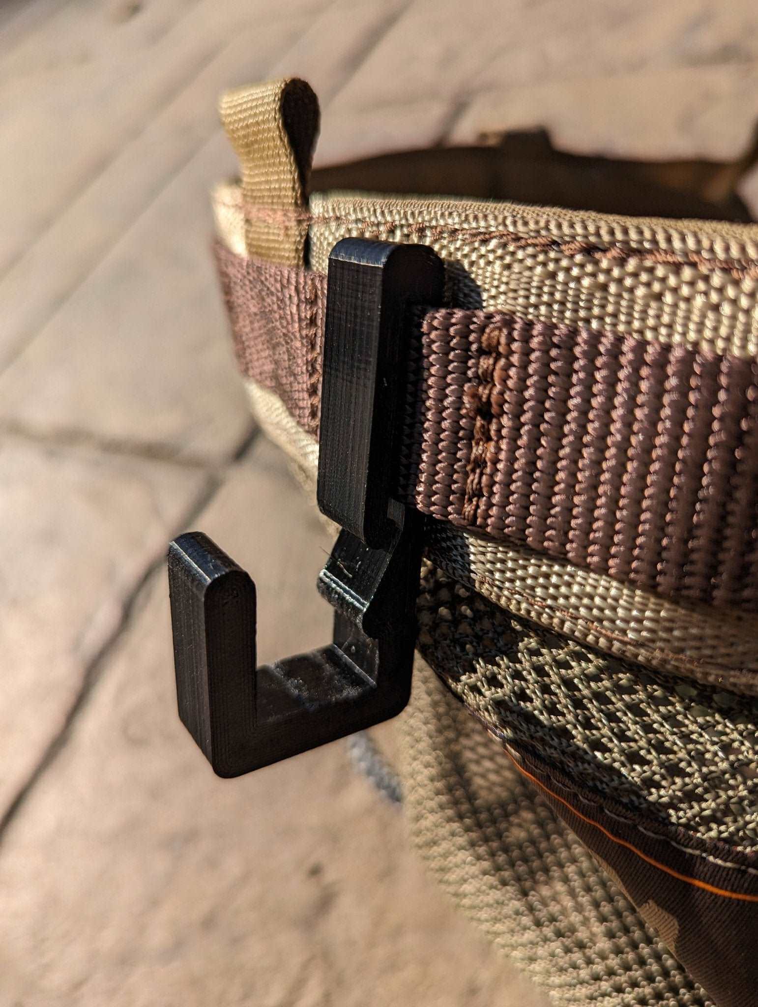 Saddle Platform Hanger for Mobile Hunting