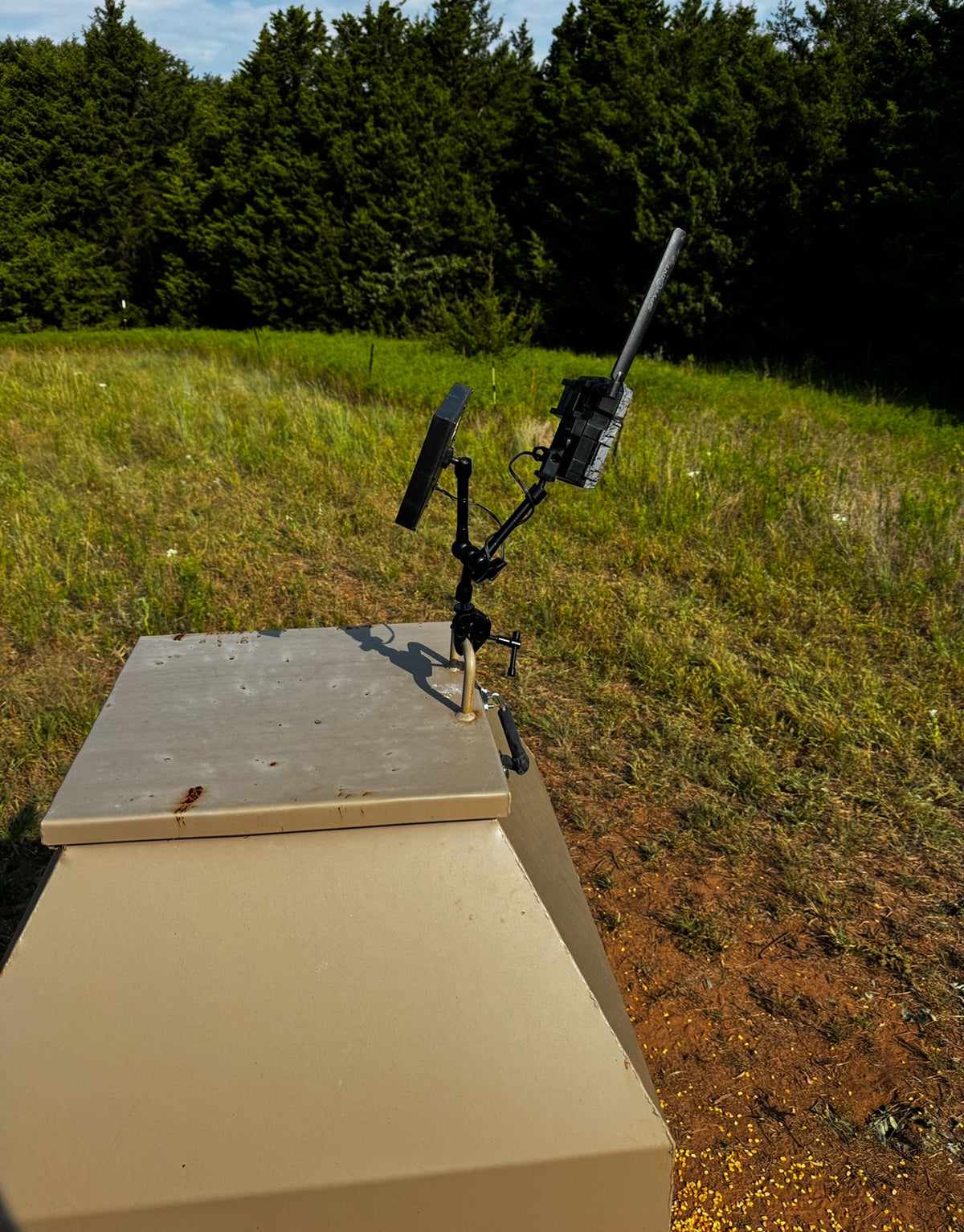 Trail Camera Clamp Mount for Gates, Tanks &amp; Limbs | Tri-Claw