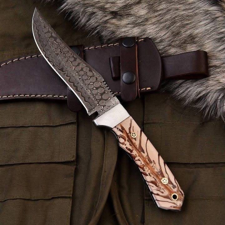 Nile Crocodile Damascus Hunting Knife with Raindrop Blade