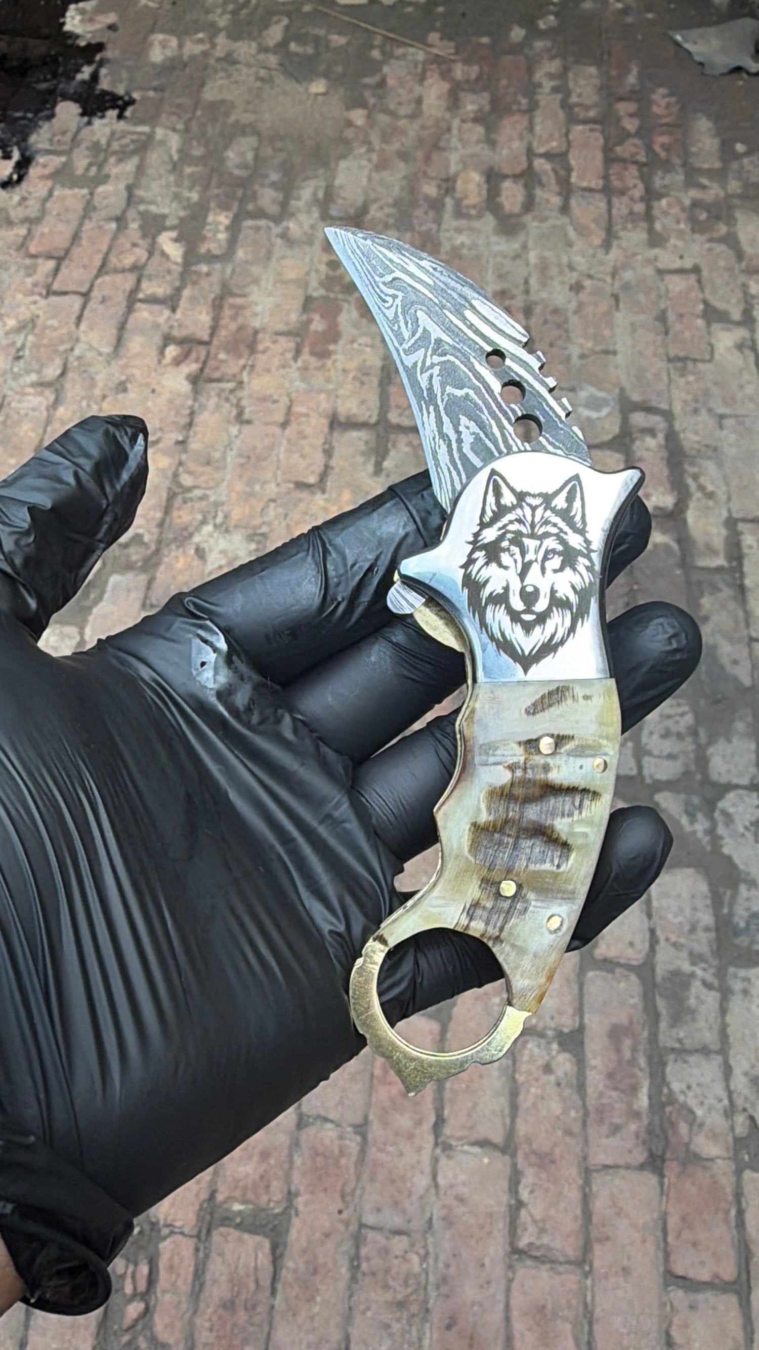 Wolf Claw Damascus Folding Karambit with Engraved Wolf Bolster&amp;nbsp;