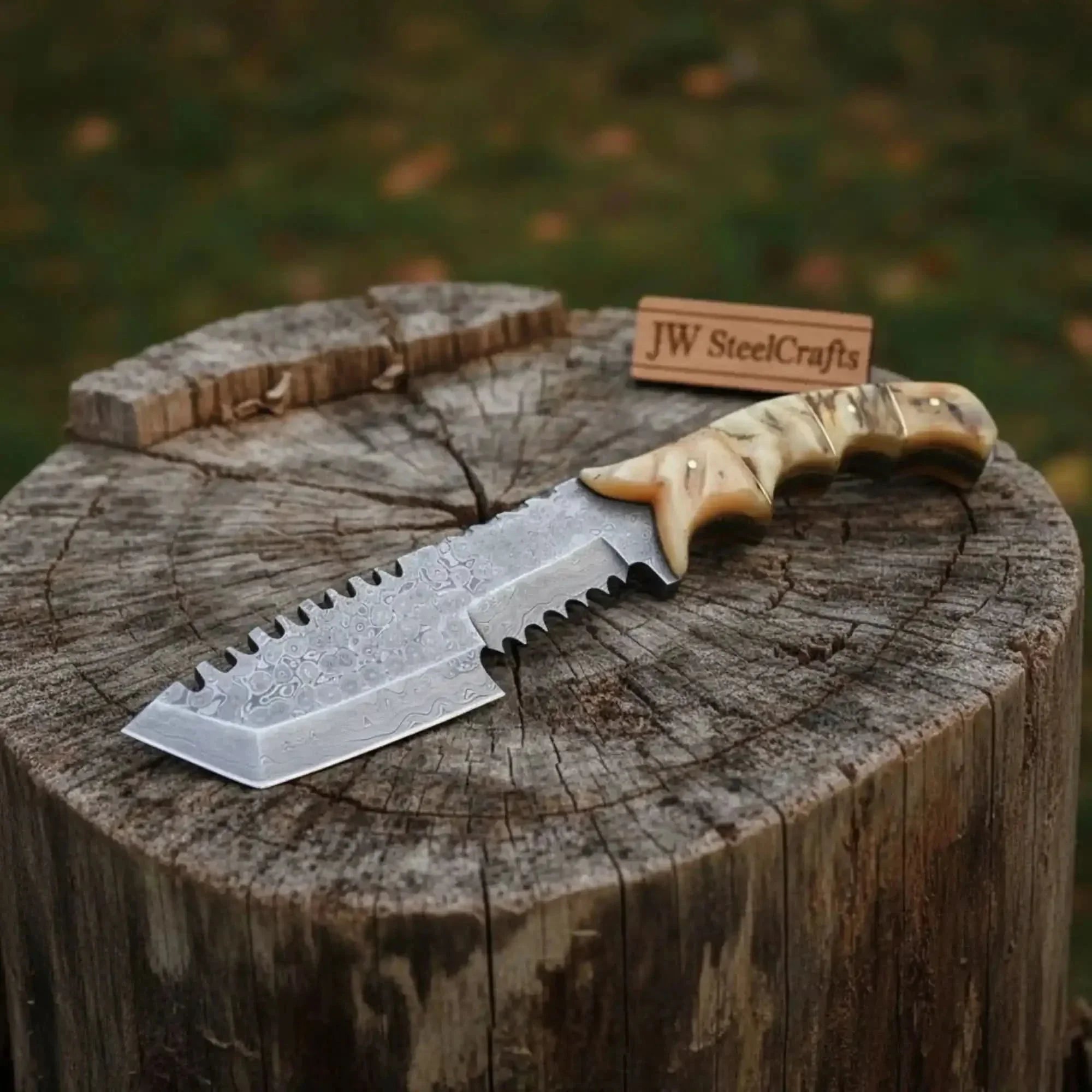 Damascus Tracker Knife with Ram Horn Handle - Full Tang